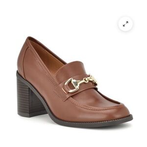 NWT Nine West Koolo heeled loafer in medium brown / size 6. Man made material.